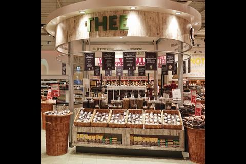 A series of pavilions in the store are home to specialist areas including fresh counters, coffee roasting, restaurants, sushi, juices and a wine cellar.